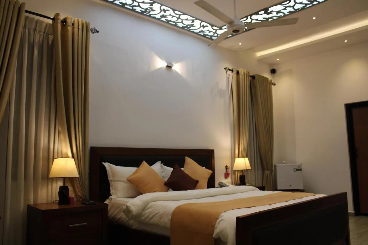 Sky Gate Kandy Hotel